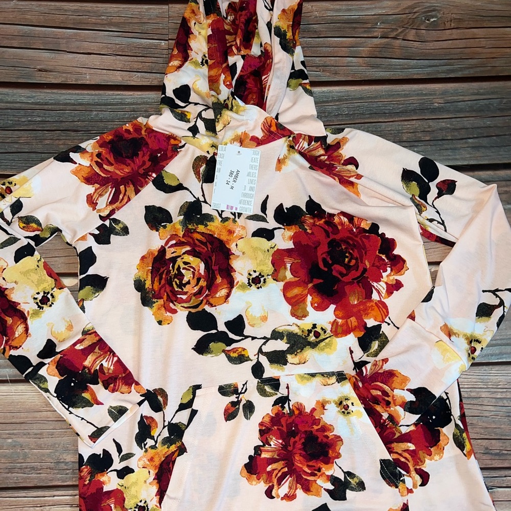 NWT LuLaRoe Amber, size Medium